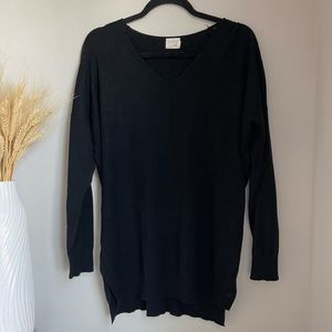 Dreamers by Debut Women's Black Long Sleeve V-Neck Sweater - Size M/L